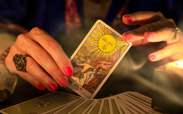 LECTURA DEL TAROT DEL AMOR